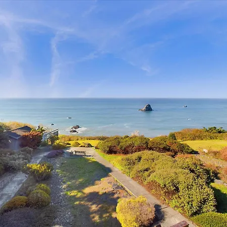 Trinidad Vacation Rental Sleeps 4